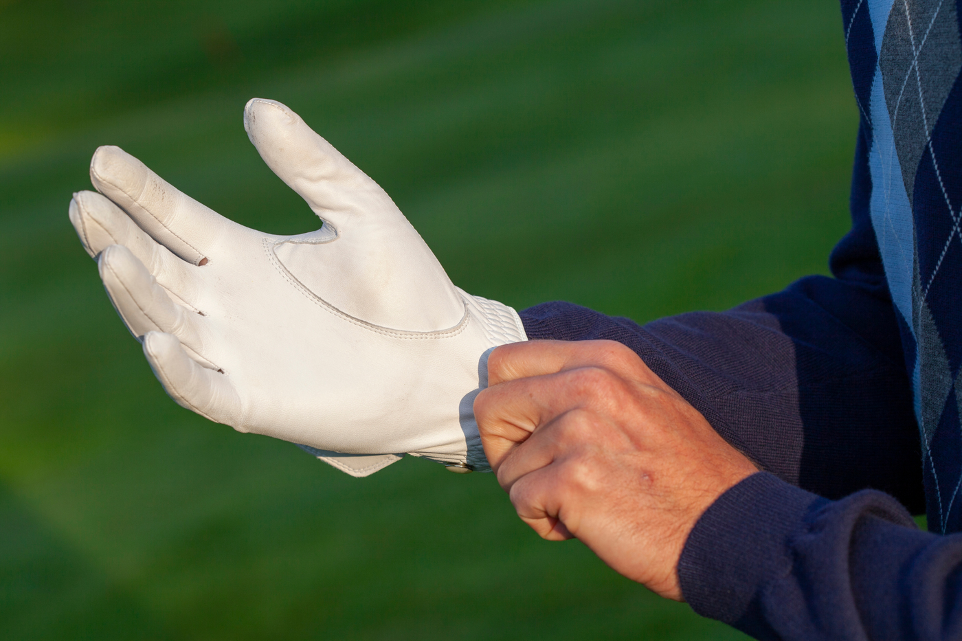 The Ultimate Guide: How to Wash Your Golf Gloves - Red Moose